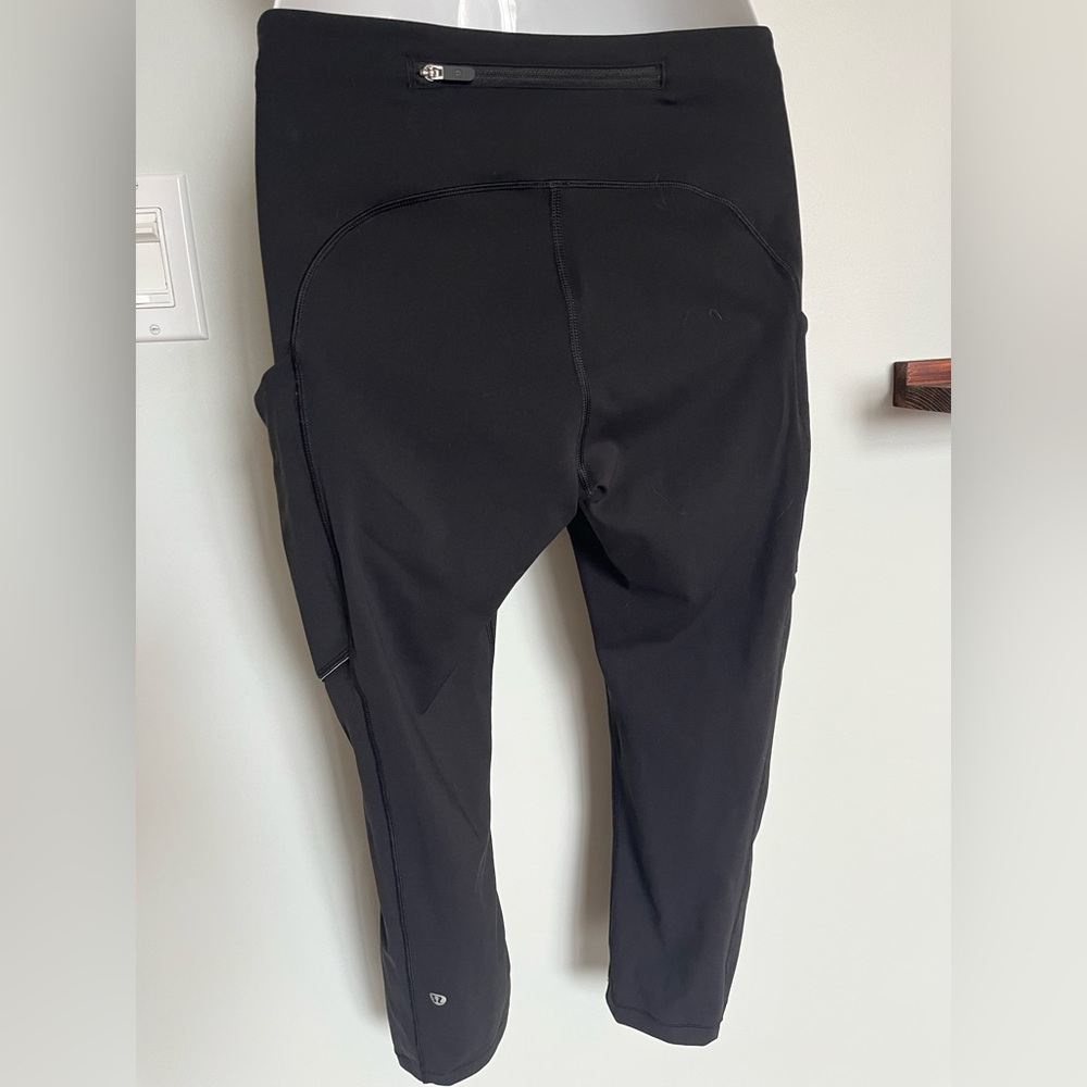 Lululemon black speed crops